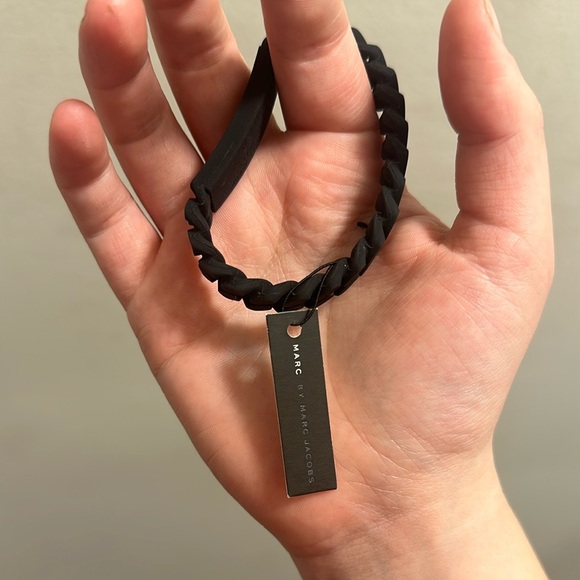 MARC BY MARC JACOBS - Silicon Bracelet I have black and orange - Picture 1 of 2